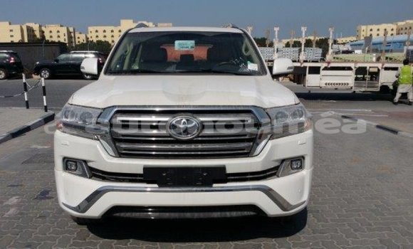 Acheter Import Voiture Toyota Land Cruiser Blanc à Import - Dubai, Iles Acheter Import Voiture Toyota Land Cruiser Blanc à Import - Dubai, Iles