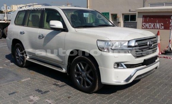 Acheter Import Voiture Toyota Land Cruiser Blanc à Import - Dubai, Iles Acheter Import Voiture Toyota Land Cruiser Blanc à Import - Dubai, Iles