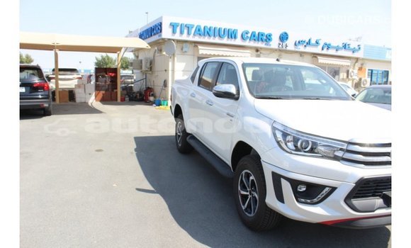 Buy Import Toyota Hilux White Car in Import - Dubai in Iles Buy Import Toyota Hilux White Car in Import - Dubai in Iles