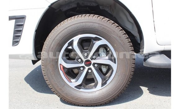 Buy Import Toyota Hilux White Car in Import - Dubai in Iles Buy Import Toyota Hilux White Car in Import - Dubai in Iles