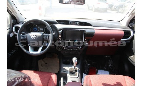 Buy Import Toyota Hilux White Car in Import - Dubai in Iles Buy Import Toyota Hilux White Car in Import - Dubai in Iles