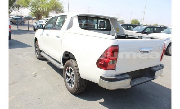Buy Import Toyota Hilux White Car in Import - Dubai in Iles Buy Import Toyota Hilux White Car in Import - Dubai in Iles