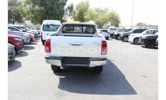 Buy Import Toyota Hilux White Car in Import - Dubai in Iles Buy Import Toyota Hilux White Car in Import - Dubai in Iles
