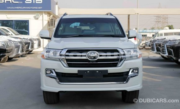 Acheter Import Voiture Toyota Land Cruiser Blanc à Import - Dubai, Iles Acheter Import Voiture Toyota Land Cruiser Blanc à Import - Dubai, Iles