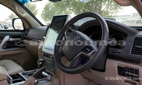 Acheter Import Voiture Toyota Land Cruiser Blanc à Import - Dubai, Iles Acheter Import Voiture Toyota Land Cruiser Blanc à Import - Dubai, Iles