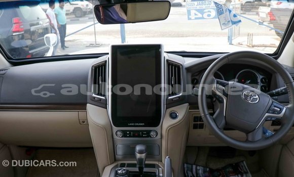 Acheter Import Voiture Toyota Land Cruiser Blanc à Import - Dubai, Iles Acheter Import Voiture Toyota Land Cruiser Blanc à Import - Dubai, Iles