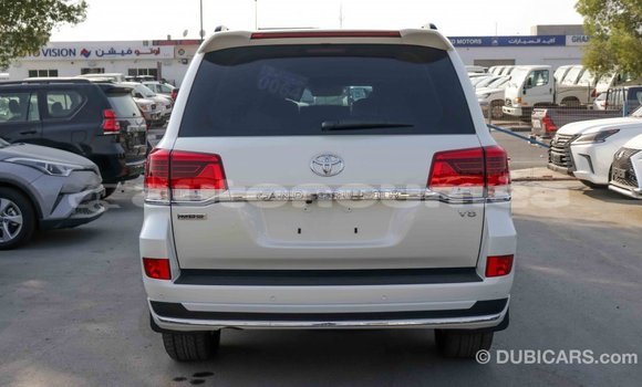 Acheter Import Voiture Toyota Land Cruiser Blanc à Import - Dubai, Iles Acheter Import Voiture Toyota Land Cruiser Blanc à Import - Dubai, Iles