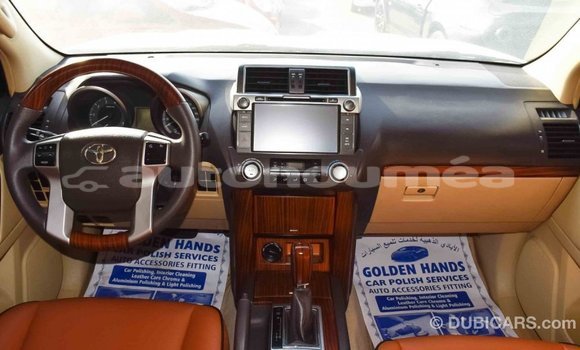 Acheter Import Voiture Toyota Prado Blanc à Import - Dubai, Iles Acheter Import Voiture Toyota Prado Blanc à Import - Dubai, Iles