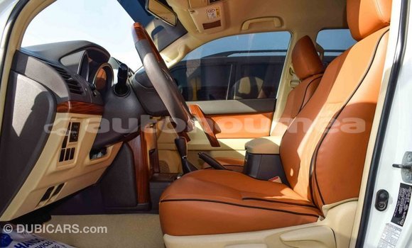 Acheter Import Voiture Toyota Prado Blanc à Import - Dubai, Iles Acheter Import Voiture Toyota Prado Blanc à Import - Dubai, Iles