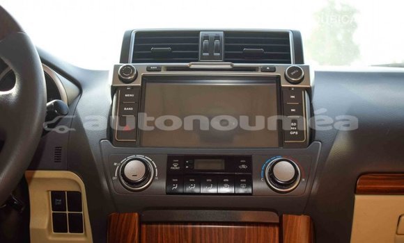 Acheter Import Voiture Toyota Prado Blanc à Import - Dubai, Iles Acheter Import Voiture Toyota Prado Blanc à Import - Dubai, Iles