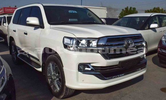 Acheter Import Voiture Toyota Land Cruiser Blanc à Import - Dubai, Iles Acheter Import Voiture Toyota Land Cruiser Blanc à Import - Dubai, Iles