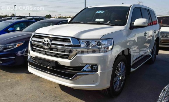Acheter Import Voiture Toyota Land Cruiser Blanc à Import - Dubai, Iles Acheter Import Voiture Toyota Land Cruiser Blanc à Import - Dubai, Iles