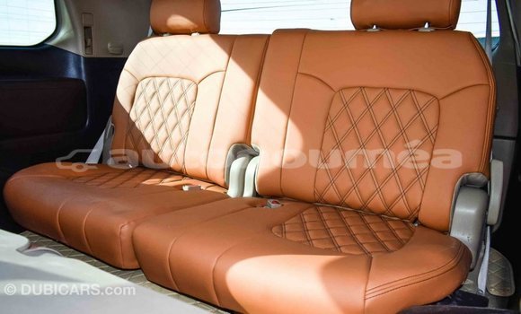 Acheter Import Voiture Toyota Land Cruiser Blanc à Import - Dubai, Iles Acheter Import Voiture Toyota Land Cruiser Blanc à Import - Dubai, Iles