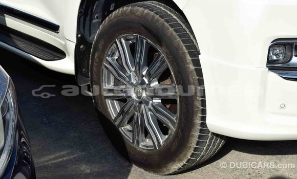 Acheter Import Voiture Toyota Land Cruiser Blanc à Import - Dubai, Iles Acheter Import Voiture Toyota Land Cruiser Blanc à Import - Dubai, Iles
