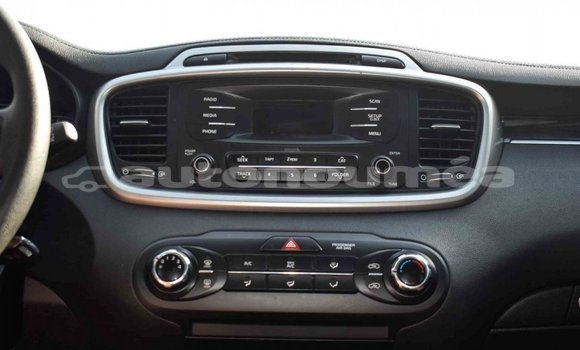 Acheter Import Voiture Kia Sorento Noir à Import - Dubai, Iles Acheter Import Voiture Kia Sorento Noir à Import - Dubai, Iles