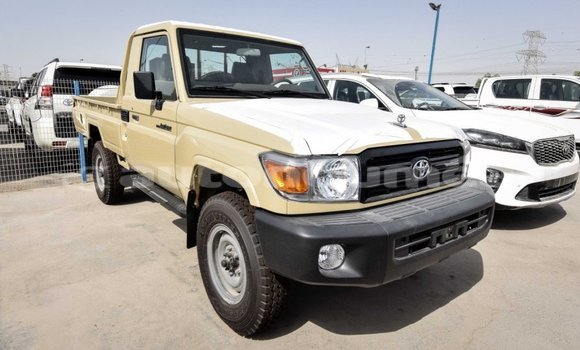 Acheter Import Voiture Toyota Land Cruiser Beige à Import - Dubai, Iles Acheter Import Voiture Toyota Land Cruiser Beige à Import - Dubai, Iles