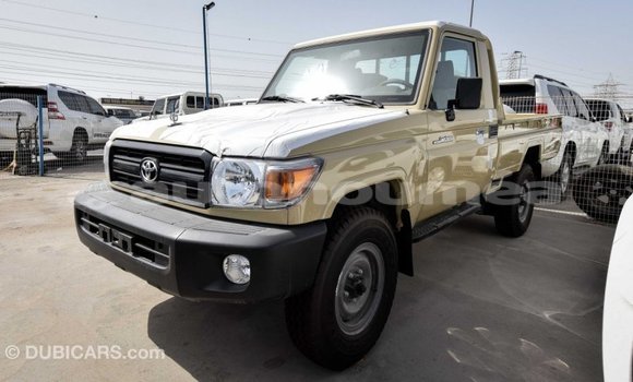 Acheter Import Voiture Toyota Land Cruiser Beige à Import - Dubai, Iles Acheter Import Voiture Toyota Land Cruiser Beige à Import - Dubai, Iles