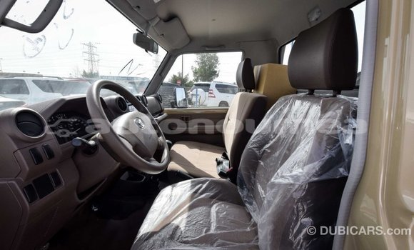 Acheter Import Voiture Toyota Land Cruiser Beige à Import - Dubai, Iles Acheter Import Voiture Toyota Land Cruiser Beige à Import - Dubai, Iles