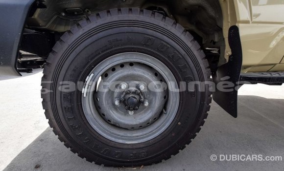 Acheter Import Voiture Toyota Land Cruiser Beige à Import - Dubai, Iles Acheter Import Voiture Toyota Land Cruiser Beige à Import - Dubai, Iles