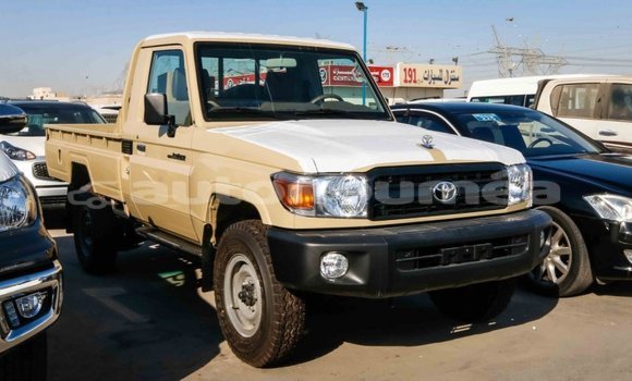 Buy Import Toyota Land Cruiser Beige Car in Import - Dubai in Iles Buy Import Toyota Land Cruiser Beige Car in Import - Dubai in Iles