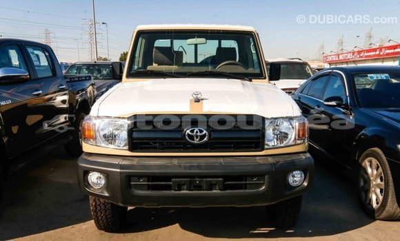 Buy Import Toyota Land Cruiser Beige Car in Import - Dubai in Iles Buy Import Toyota Land Cruiser Beige Car in Import - Dubai in Iles