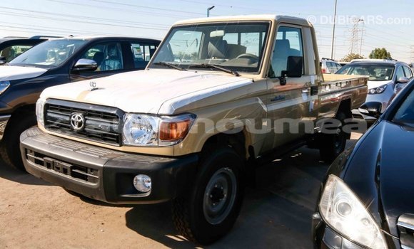 Buy Import Toyota Land Cruiser Beige Car in Import - Dubai in Iles Buy Import Toyota Land Cruiser Beige Car in Import - Dubai in Iles
