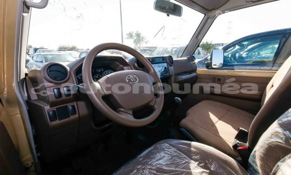 Buy Import Toyota Land Cruiser Beige Car in Import - Dubai in Iles Buy Import Toyota Land Cruiser Beige Car in Import - Dubai in Iles