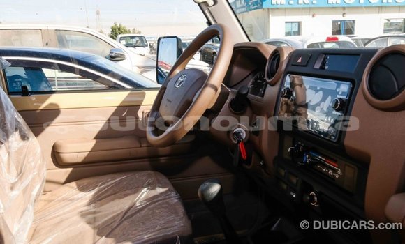 Buy Import Toyota Land Cruiser Beige Car in Import - Dubai in Iles Buy Import Toyota Land Cruiser Beige Car in Import - Dubai in Iles