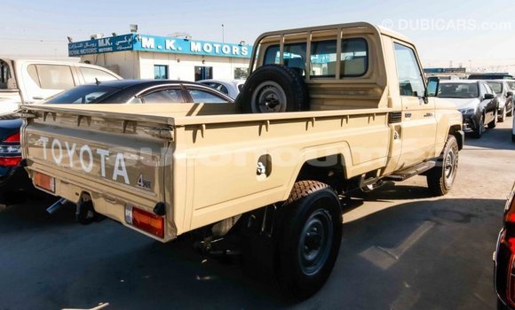 Buy Import Toyota Land Cruiser Beige Car in Import - Dubai in Iles Buy Import Toyota Land Cruiser Beige Car in Import - Dubai in Iles