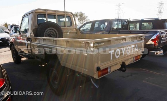 Buy Import Toyota Land Cruiser Beige Car in Import - Dubai in Iles Buy Import Toyota Land Cruiser Beige Car in Import - Dubai in Iles