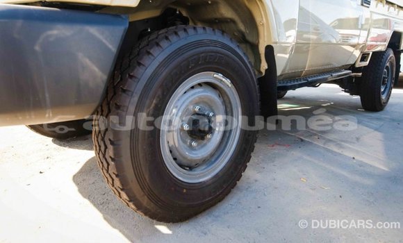 Buy Import Toyota Land Cruiser Beige Car in Import - Dubai in Iles Buy Import Toyota Land Cruiser Beige Car in Import - Dubai in Iles