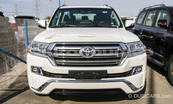 Acheter Import Voiture Toyota Land Cruiser Blanc à Import - Dubai, Iles Acheter Import Voiture Toyota Land Cruiser Blanc à Import - Dubai, Iles