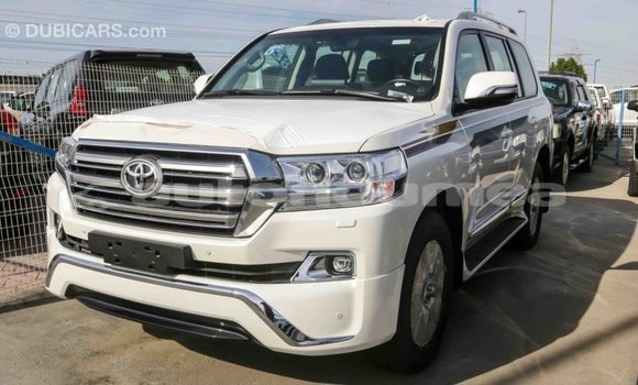 Acheter Import Voiture Toyota Land Cruiser Blanc à Import - Dubai, Iles Acheter Import Voiture Toyota Land Cruiser Blanc à Import - Dubai, Iles