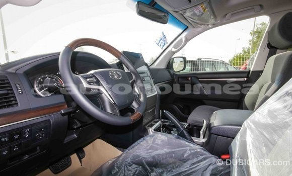 Acheter Import Voiture Toyota Land Cruiser Blanc à Import - Dubai, Iles Acheter Import Voiture Toyota Land Cruiser Blanc à Import - Dubai, Iles