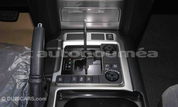 Acheter Import Voiture Toyota Land Cruiser Blanc à Import - Dubai, Iles Acheter Import Voiture Toyota Land Cruiser Blanc à Import - Dubai, Iles