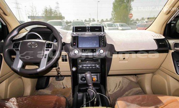 Acheter Import Voiture Toyota Prado Blanc à Import - Dubai, Iles Acheter Import Voiture Toyota Prado Blanc à Import - Dubai, Iles