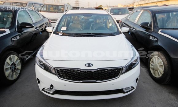 Acheter Import Voiture Kia Cerato Blanc à Import - Dubai, Iles Acheter Import Voiture Kia Cerato Blanc à Import - Dubai, Iles