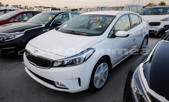 Acheter Import Voiture Kia Cerato Blanc à Import - Dubai, Iles Acheter Import Voiture Kia Cerato Blanc à Import - Dubai, Iles