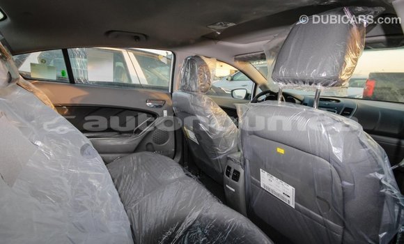 Acheter Import Voiture Kia Cerato Blanc à Import - Dubai, Iles Acheter Import Voiture Kia Cerato Blanc à Import - Dubai, Iles