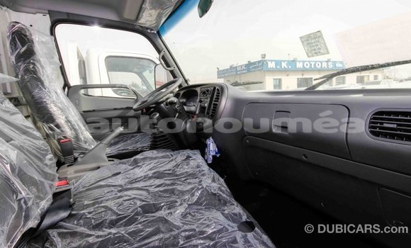 Acheter Import Voiture Hyundai Accent Blanc à Import - Dubai, Iles Acheter Import Voiture Hyundai Accent Blanc à Import - Dubai, Iles