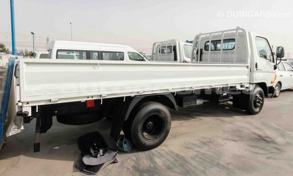 Acheter Import Voiture Hyundai Accent Blanc à Import - Dubai, Iles Acheter Import Voiture Hyundai Accent Blanc à Import - Dubai, Iles