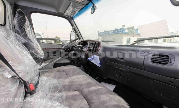 Acheter Import Voiture Hyundai Accent Blanc à Import - Dubai, Iles Acheter Import Voiture Hyundai Accent Blanc à Import - Dubai, Iles