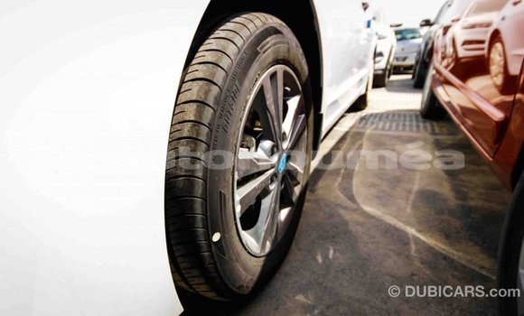 Acheter Import Voiture Hyundai Elantra Blanc à Import - Dubai, Iles Acheter Import Voiture Hyundai Elantra Blanc à Import - Dubai, Iles