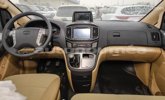 Acheter Import Voiture Hyundai Accent Blanc à Import - Dubai, Iles Acheter Import Voiture Hyundai Accent Blanc à Import - Dubai, Iles