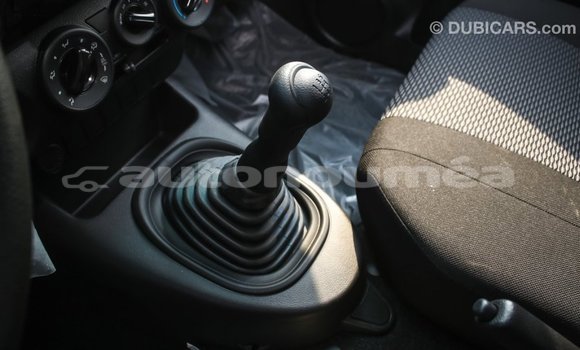 Acheter Import Voiture Toyota Hilux Noir à Import - Dubai, Iles Acheter Import Voiture Toyota Hilux Noir à Import - Dubai, Iles