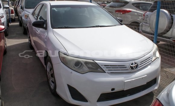 Buy Import Toyota Camry White Car in Import - Dubai in Iles Buy Import Toyota Camry White Car in Import - Dubai in Iles