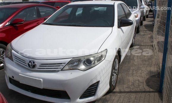 Buy Import Toyota Camry White Car in Import - Dubai in Iles Buy Import Toyota Camry White Car in Import - Dubai in Iles