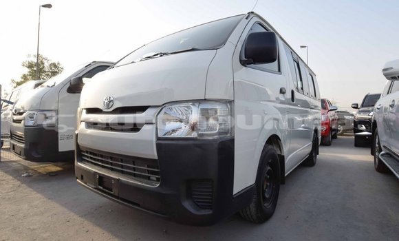 Buy Import Toyota Hiace White Car in Import - Dubai in Iles Buy Import Toyota Hiace White Car in Import - Dubai in Iles