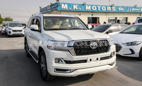 Acheter Import Voiture Toyota Land Cruiser Blanc à Import - Dubai, Iles Acheter Import Voiture Toyota Land Cruiser Blanc à Import - Dubai, Iles