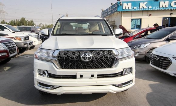 Acheter Import Voiture Toyota Land Cruiser Blanc à Import - Dubai, Iles Acheter Import Voiture Toyota Land Cruiser Blanc à Import - Dubai, Iles